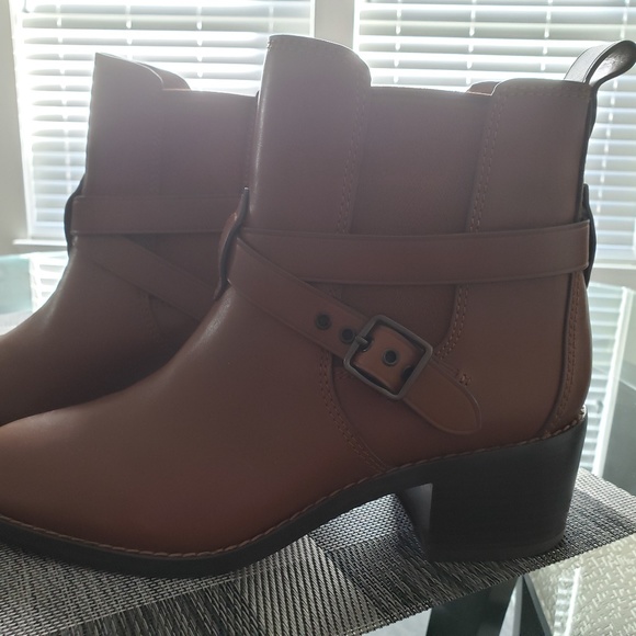 Coach Chelsea Boot - Picture 2 of 5